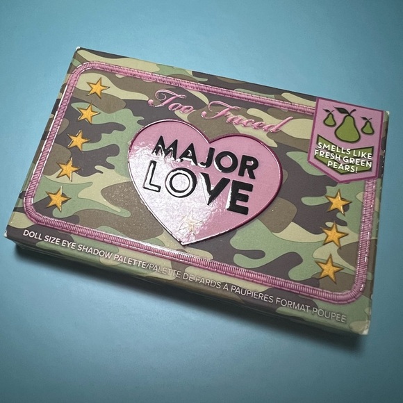 TOO FACED • MAJOR LOVE MINI EYE SHADOW PALETTE • NIB - Picture 9 of 10